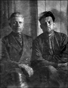 Дубель Антон Михайлович (слева) с другом, бывшие военнопленные, 1935 г.